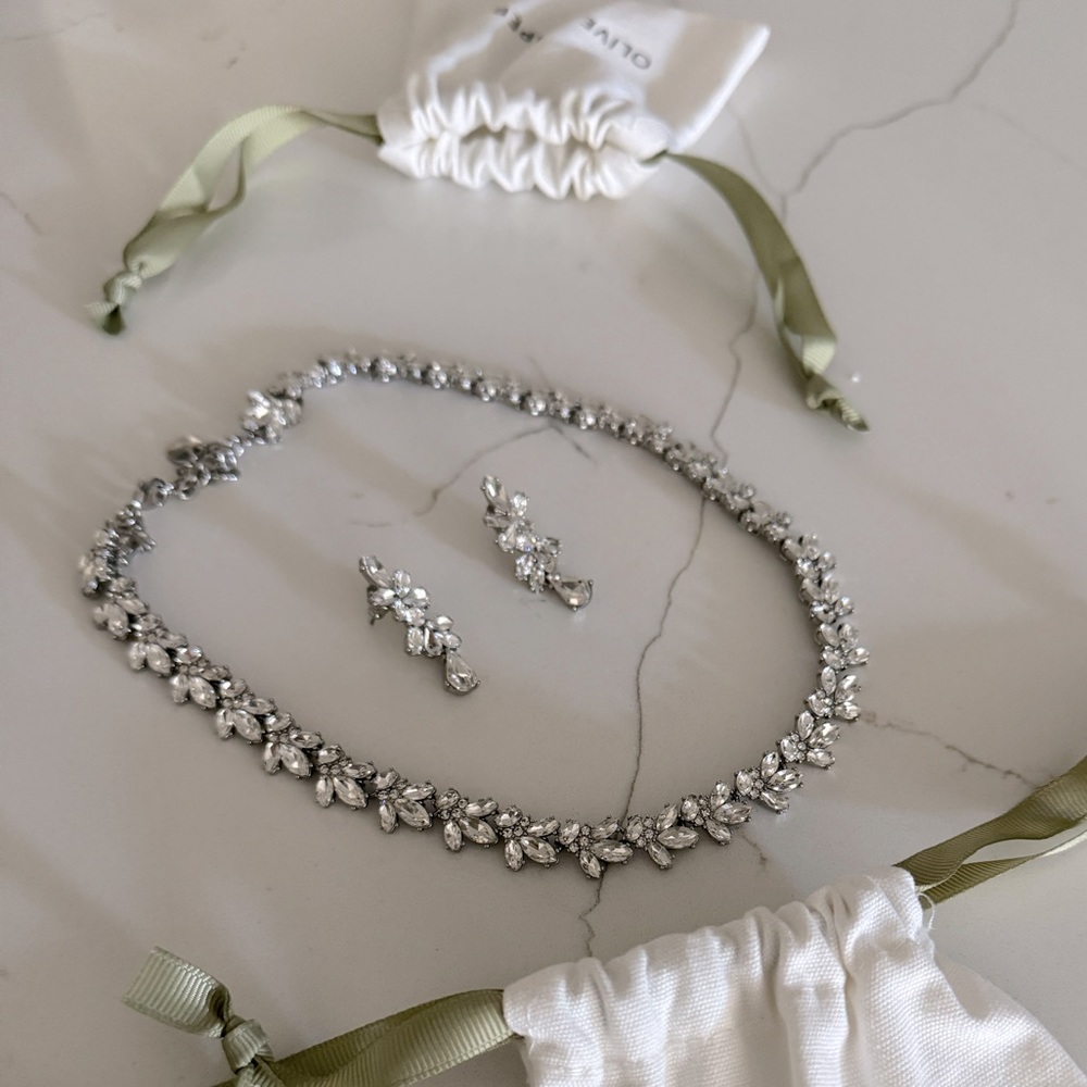 💎 Like New Stunning Necklace & Bracelet - Olive & Piper - Silver